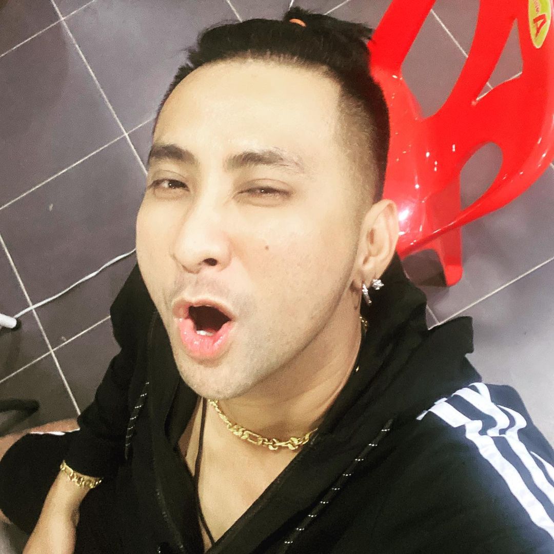 บอล เชิญยิ้ม