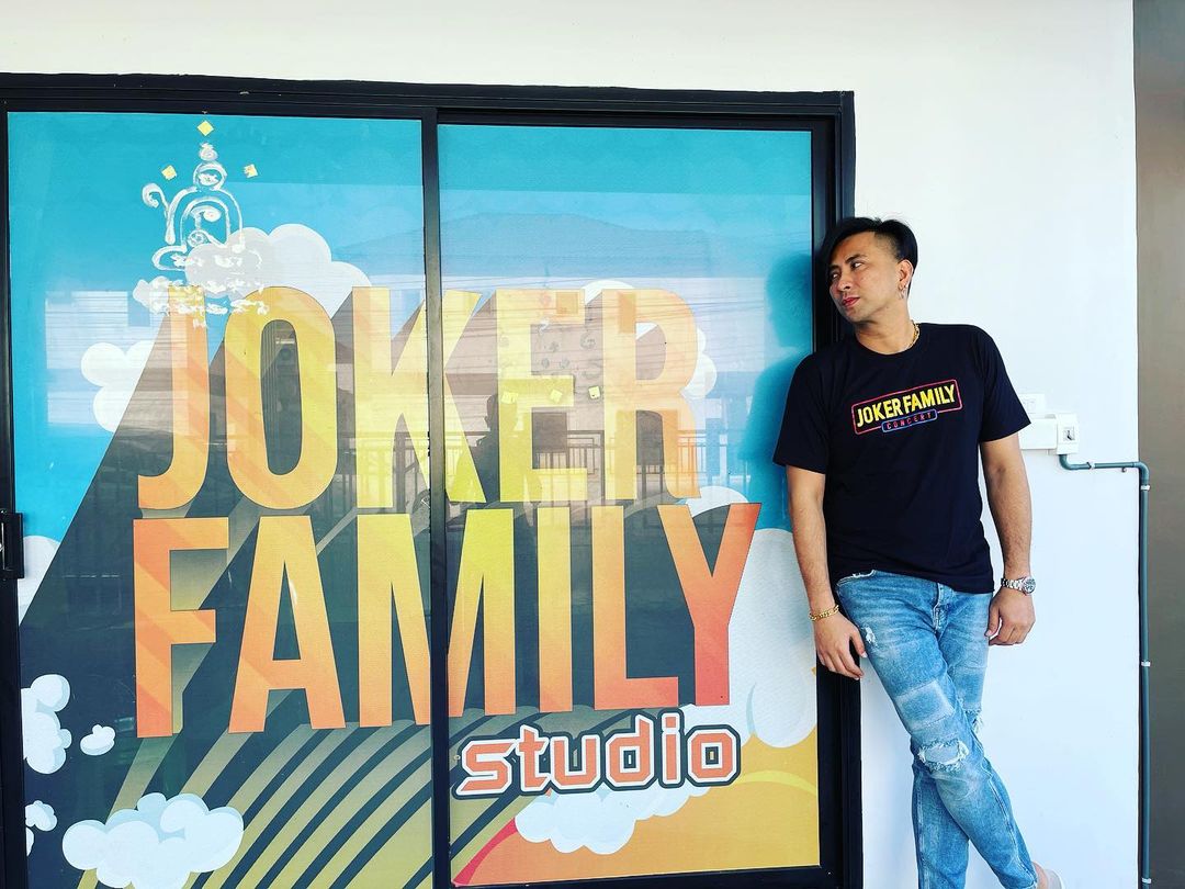 บอล เชิญยิ้ม