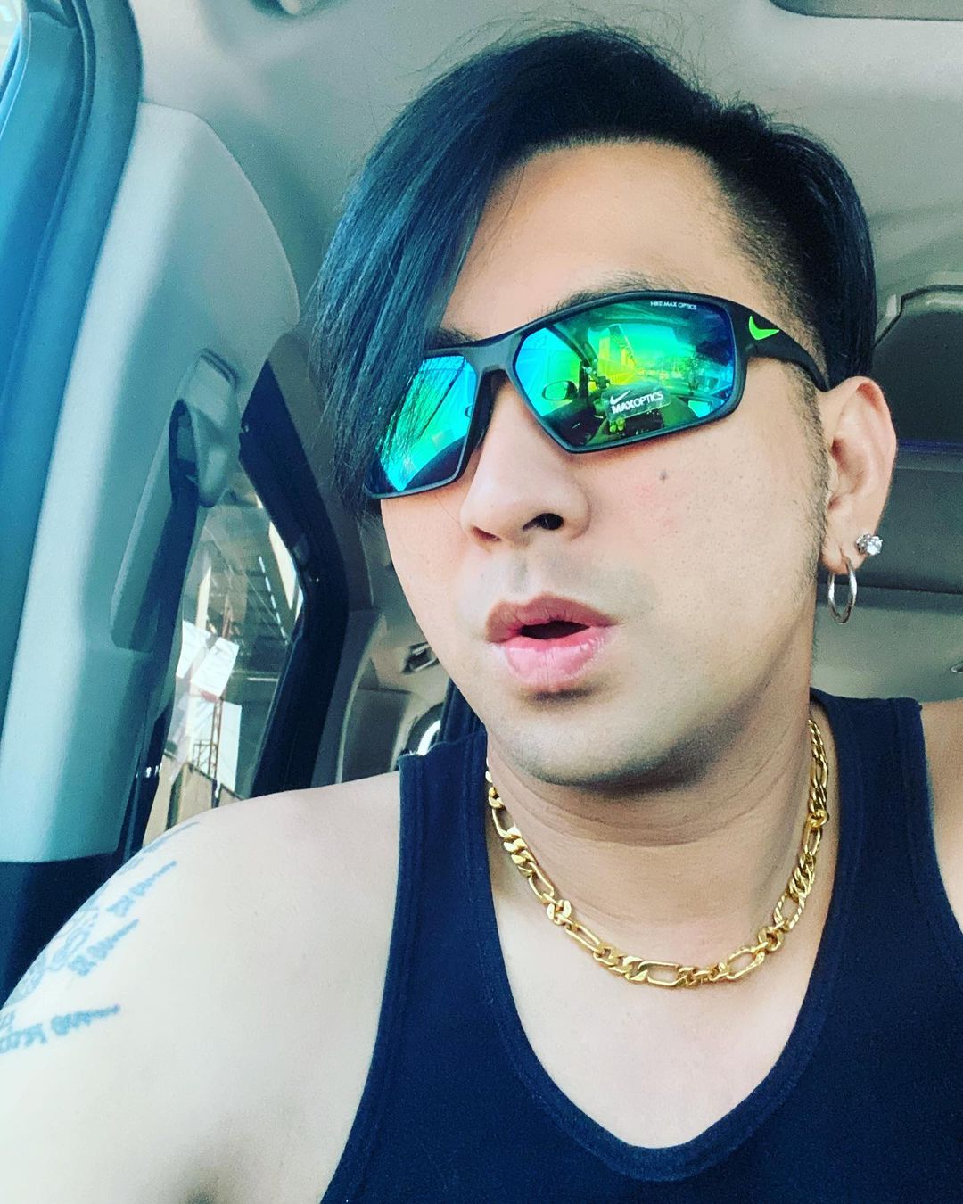 บอล เชิญยิ้ม