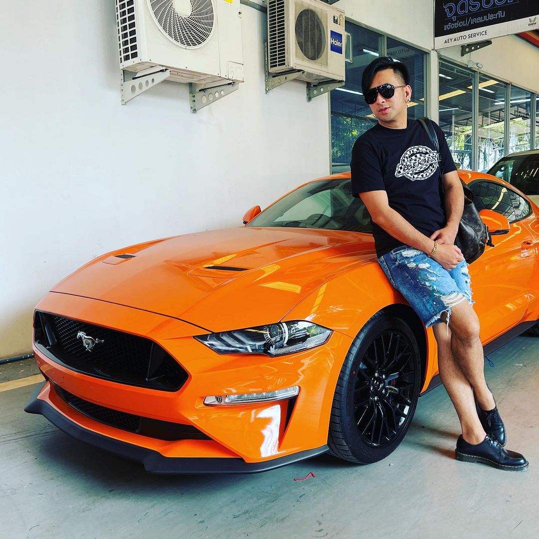 บอล เชิญยิ้ม