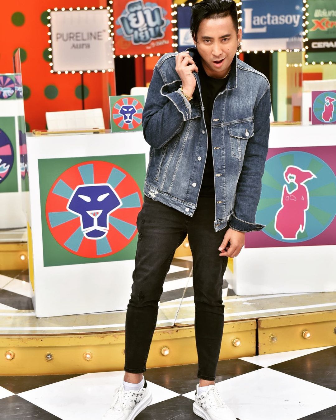 บอล เชิญยิ้ม