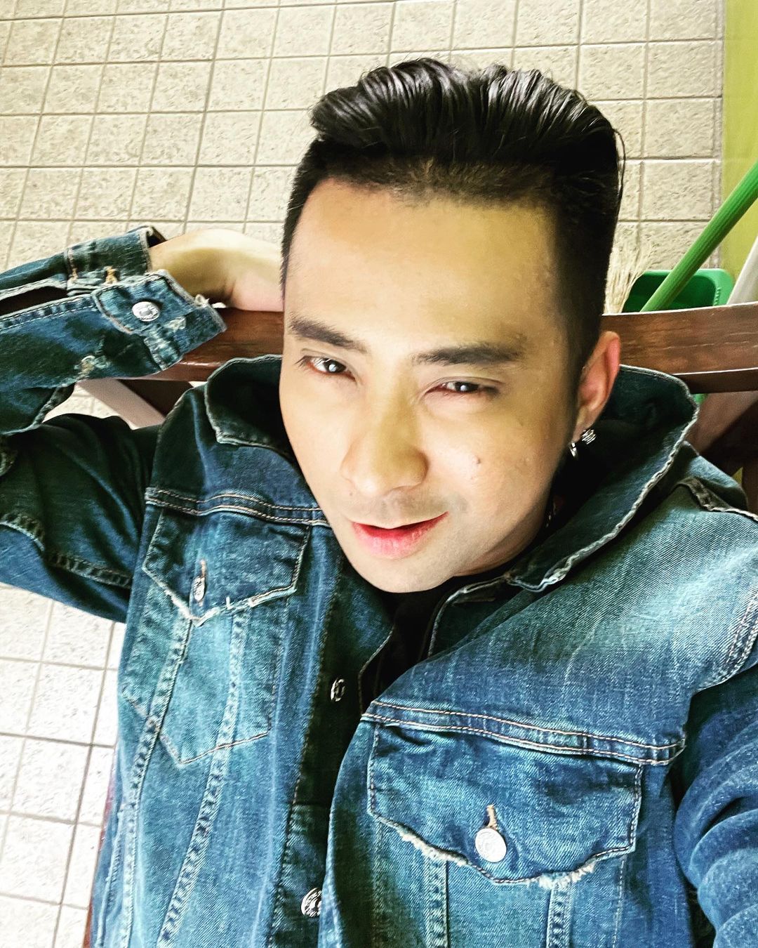 บอล เชิญยิ้ม