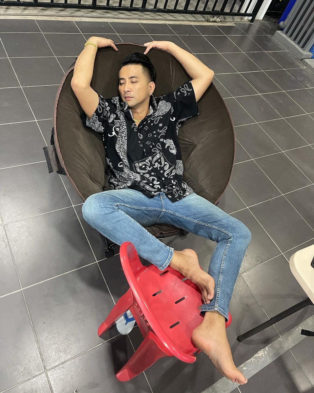 บอล เชิญยิ้ม