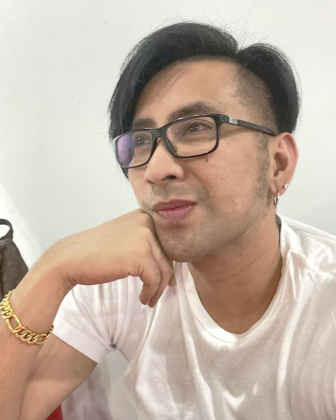 บอล เชิญยิ้ม