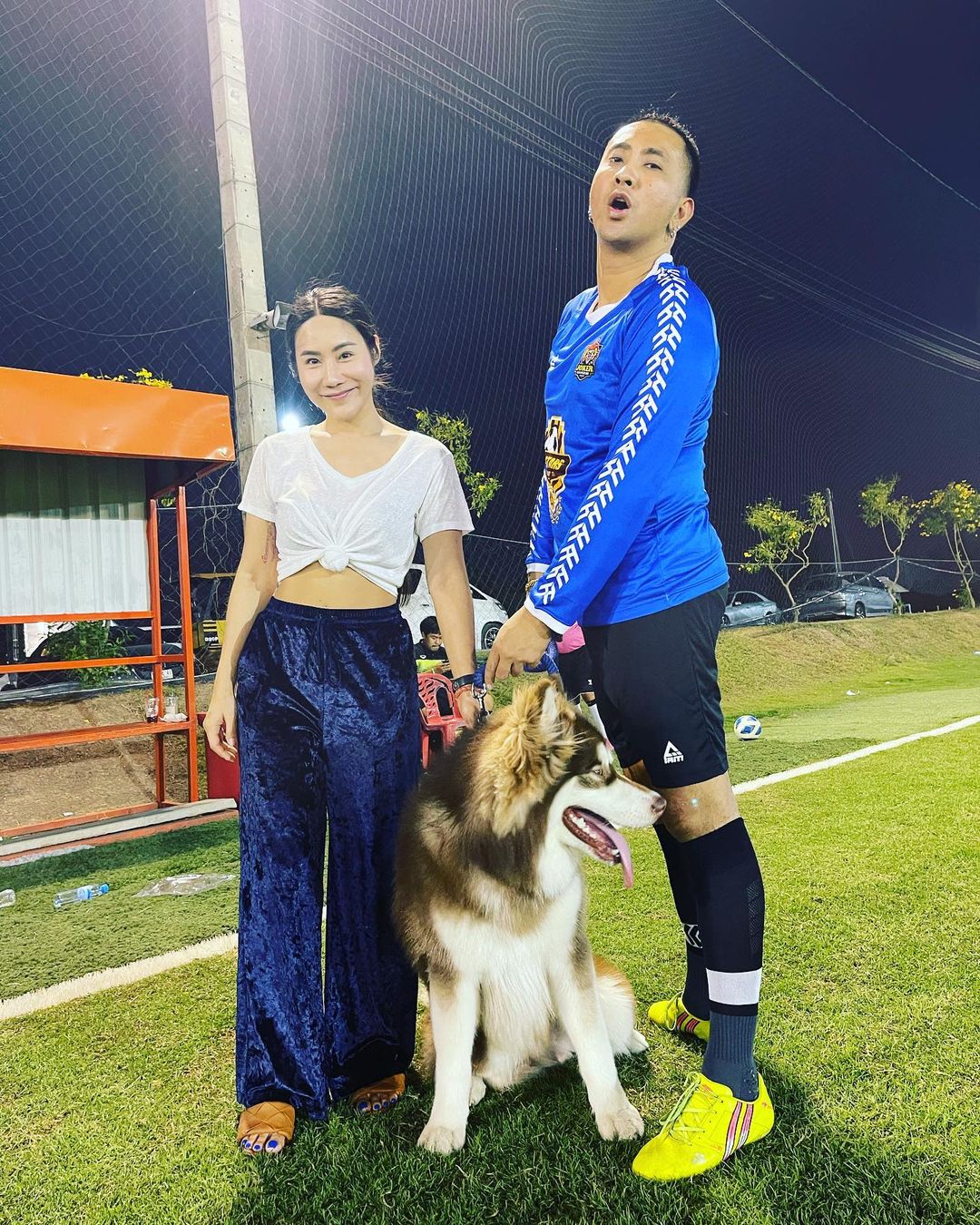 บอล เชิญยิ้ม