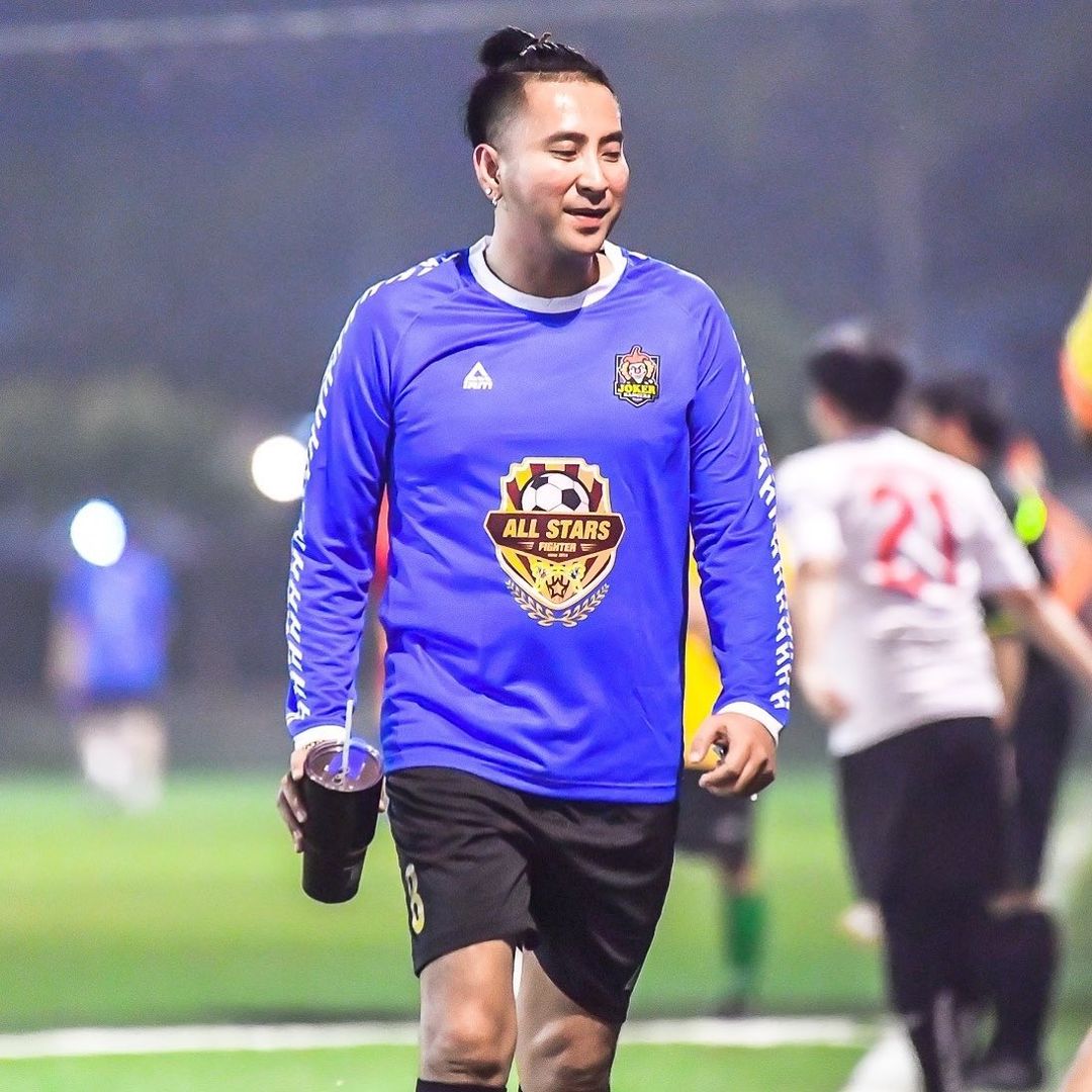 บอล เชิญยิ้ม