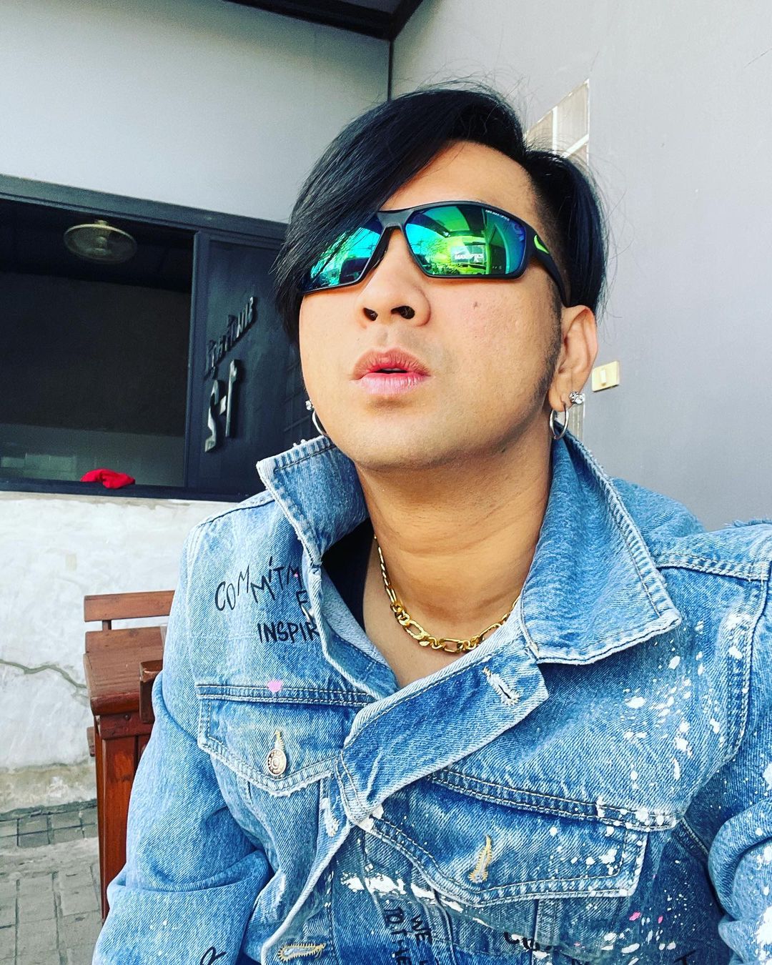 บอล เชิญยิ้ม