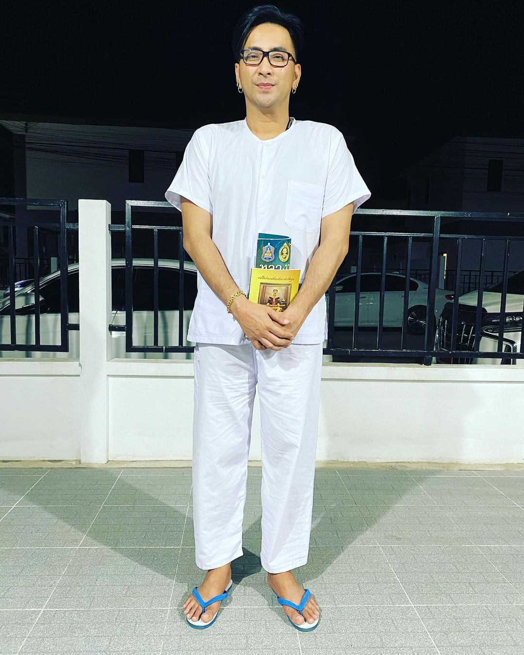 บอล เชิญยิ้ม