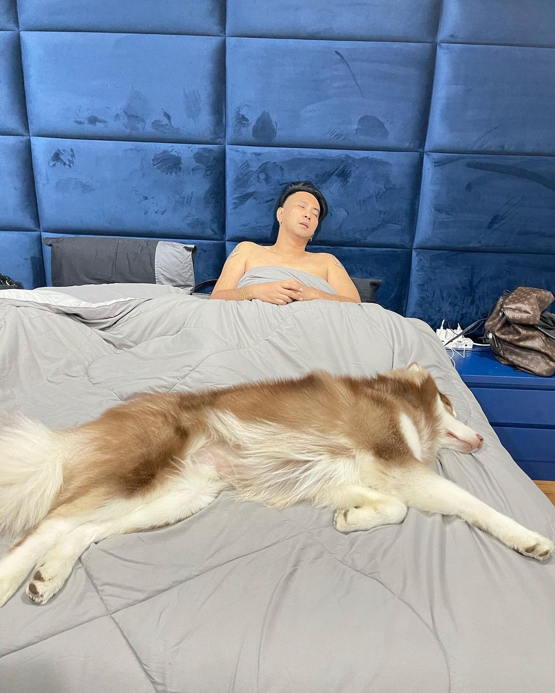 บอล เชิญยิ้ม