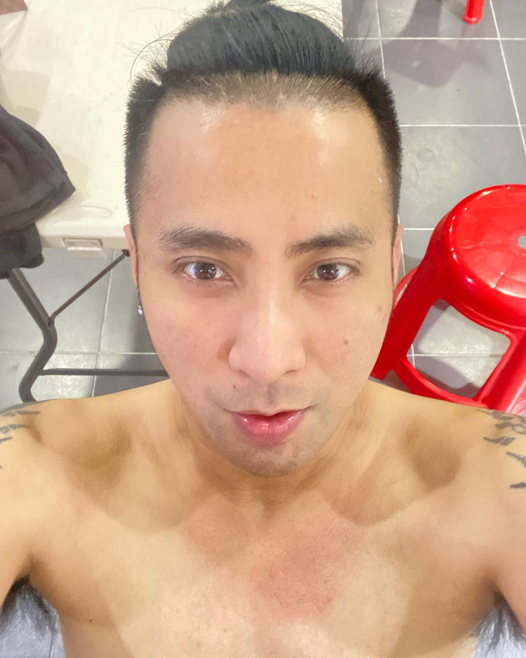 บอล เชิญยิ้ม