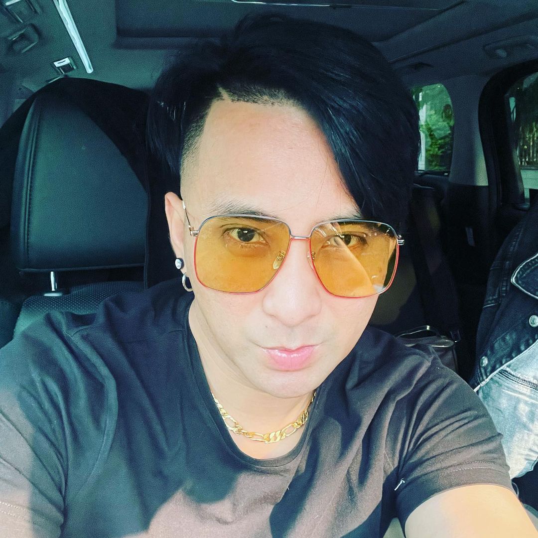 บอล เชิญยิ้ม