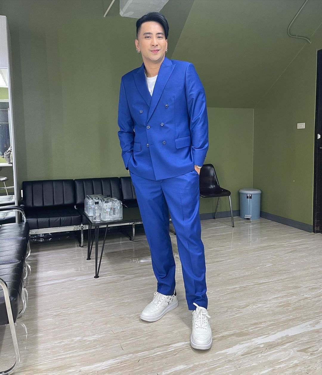 บอล เชิญยิ้ม