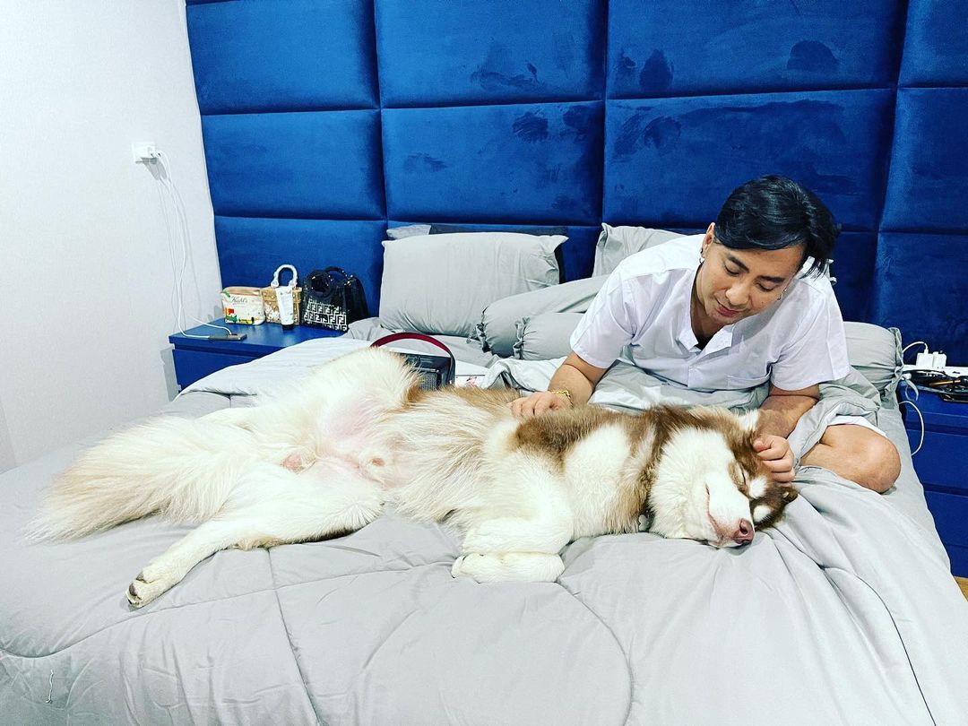 บอล เชิญยิ้ม