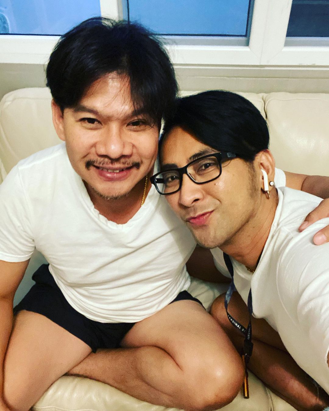 บอล เชิญยิ้ม