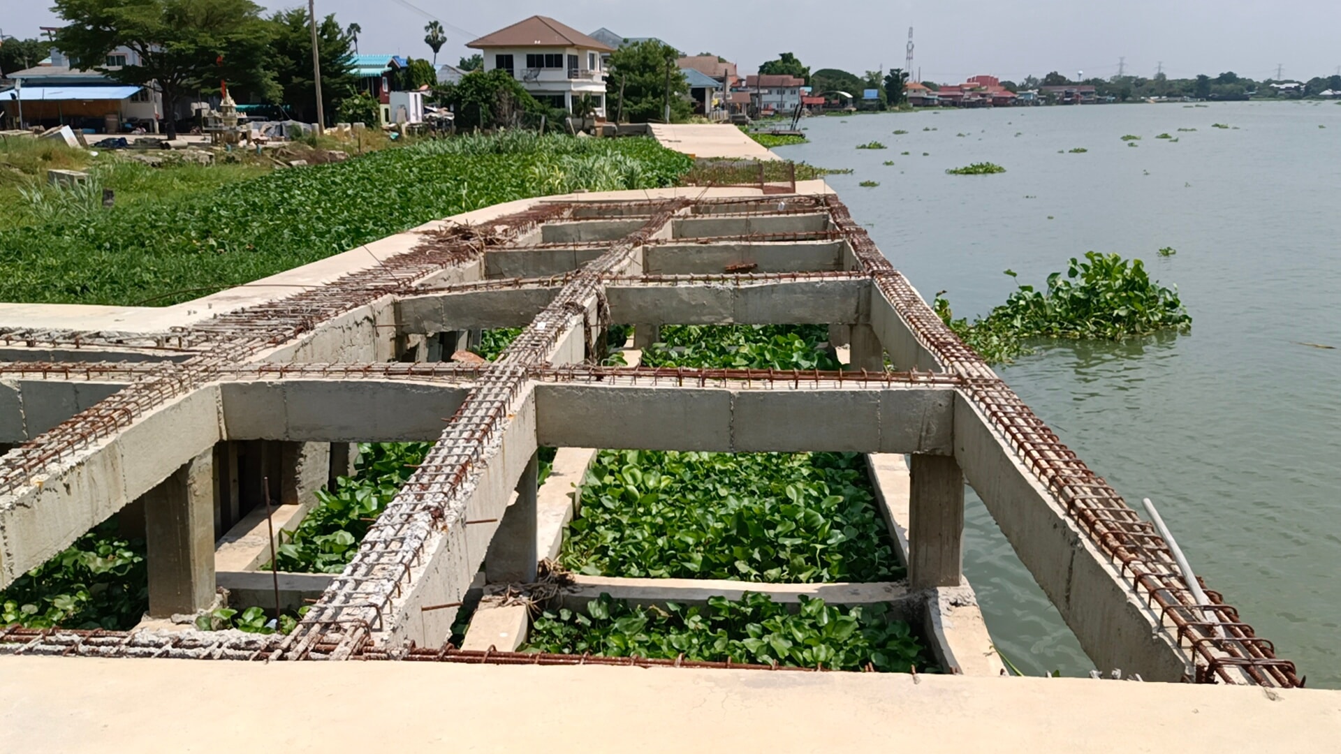 ครูบ้านพัง