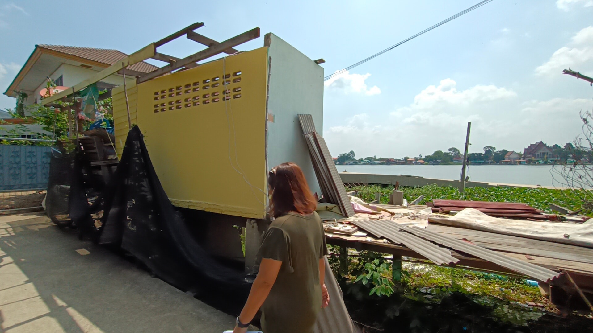 ครูบ้านพัง