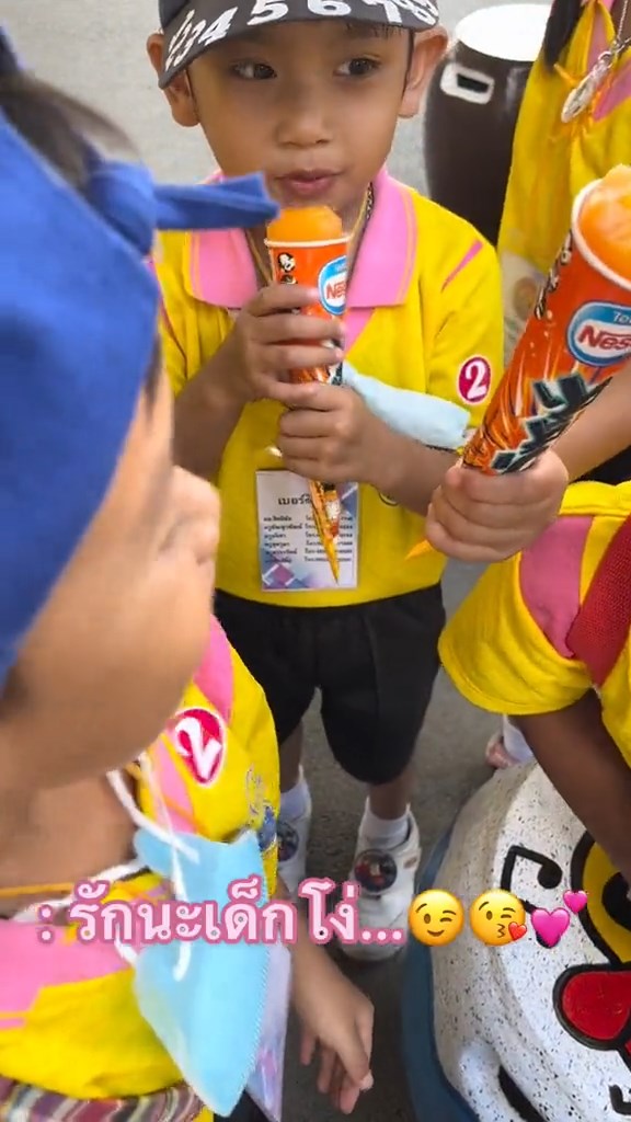 นักเรียนตบมุก