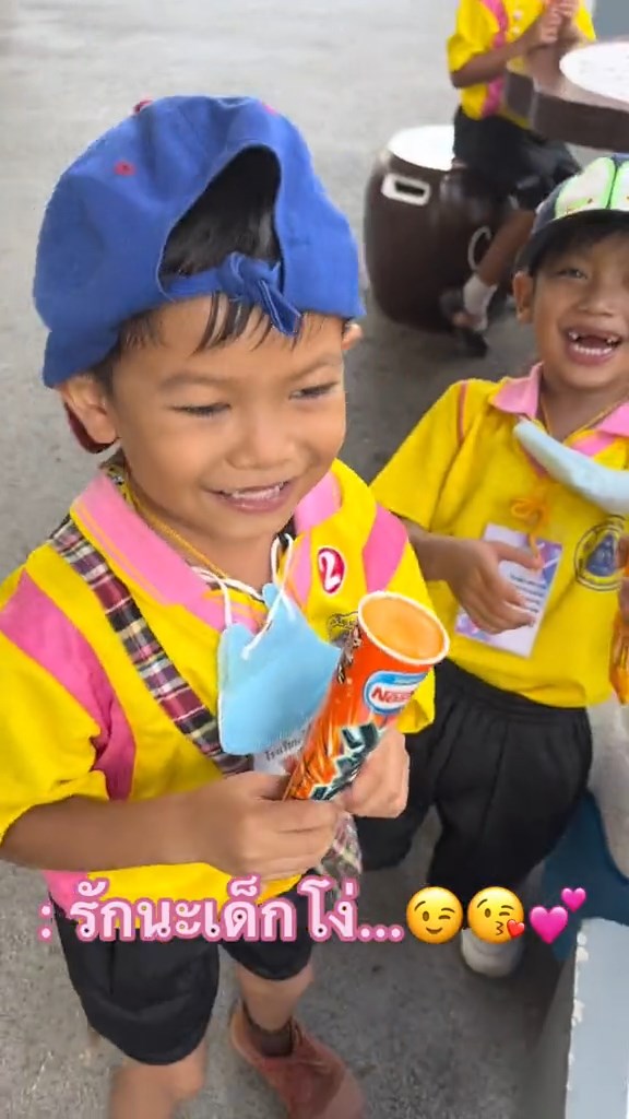 นักเรียนตบมุก