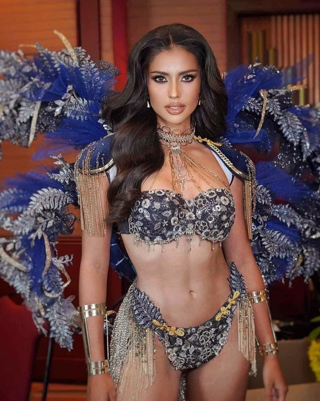 แอนโทเนีย โพซิ้ว