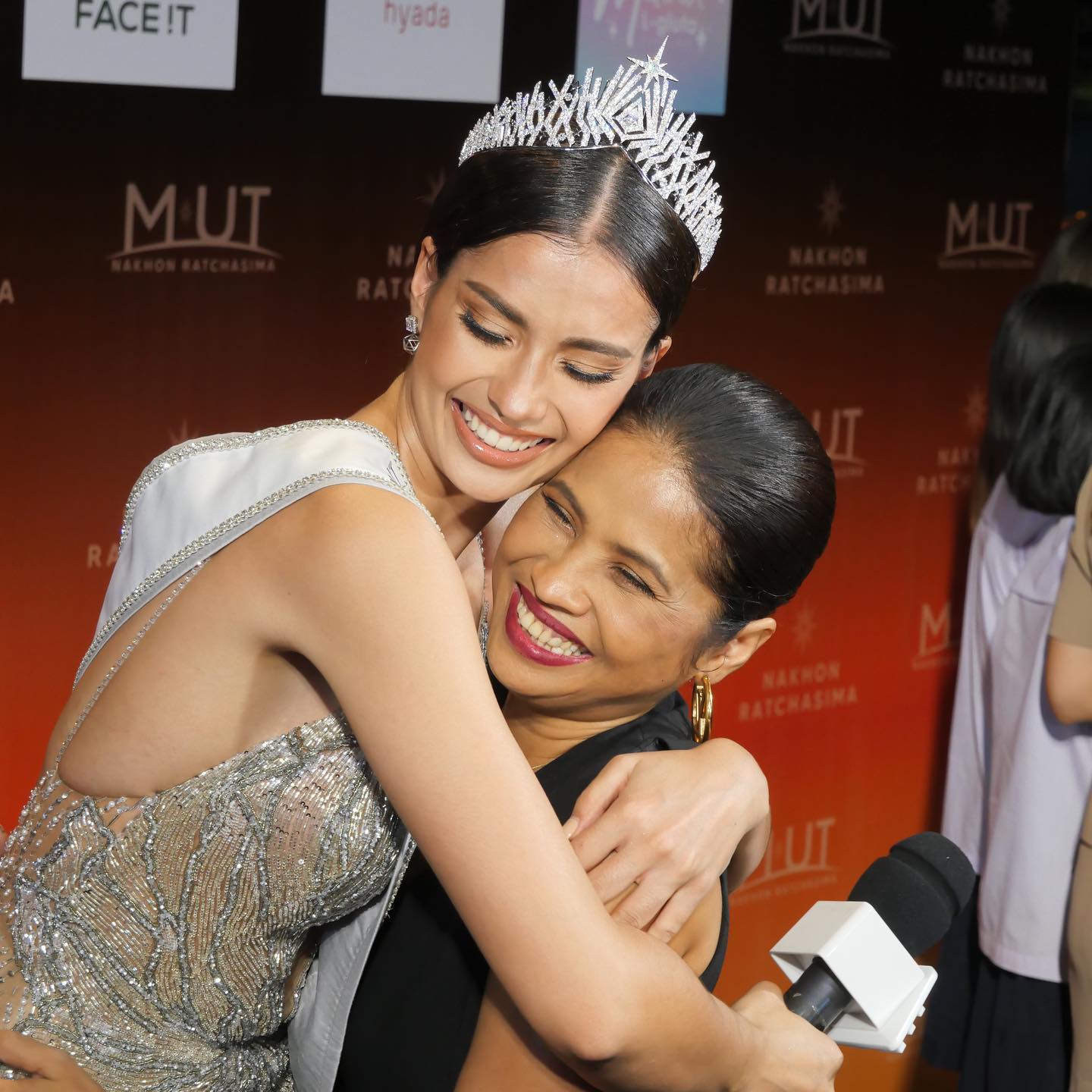 แอนโทเนีย โพซิ้ว