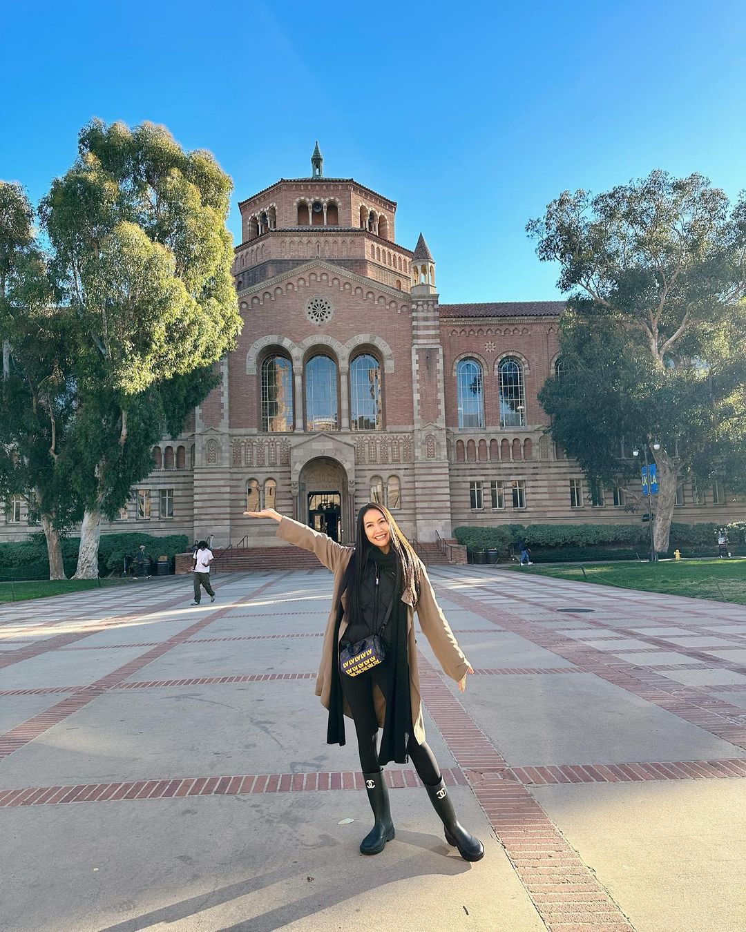 เอ๊ะ อิศริยา