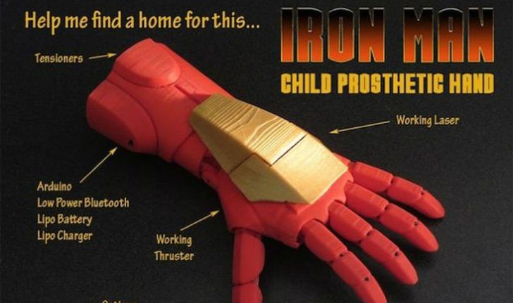 มือ Iron Man ของเล่นหลอกเด็กสุดเจ๋ง