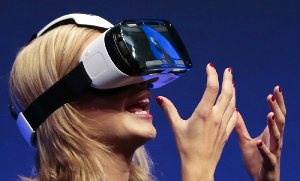 Apple เอามั่ง มองหาคนทำกล้อง VR ให้ iPhone