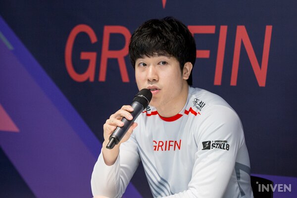 จวกยับ CvMax อดีตโค้ชทีม GRF อธิบายว่าทำไม Sword ถึงเป็นคนที่ห่วยที่สุดและทำให้ทีมแพ้ World