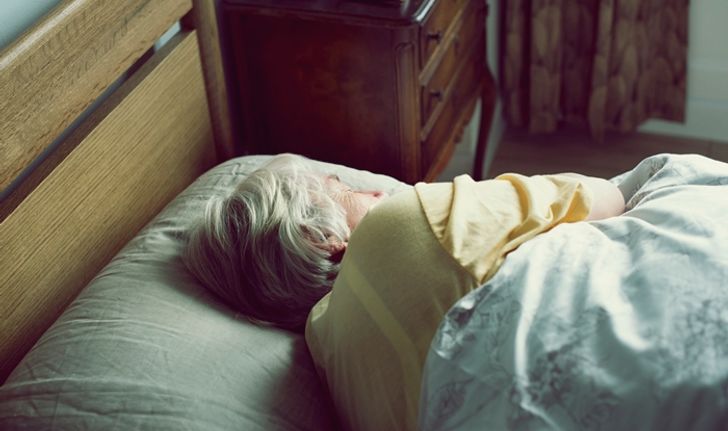 8 วิธีแก้ปัญหา “นอนไม่หลับ” ของผู้สูงอายุ