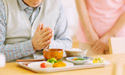 12 เทคนิค จัดอาหารให้เหมาะสมกับ "ผู้สูงอายุ" ลดปัญหาสุขภาพ