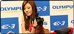 กล้อง DSLR หมุนจอได้กับ E-3 จากโอลิมปัส