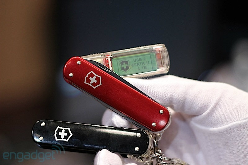 Victorinox 1TB แฟลชไดร์ฟมีดพับความจุุสูง USB 3.0