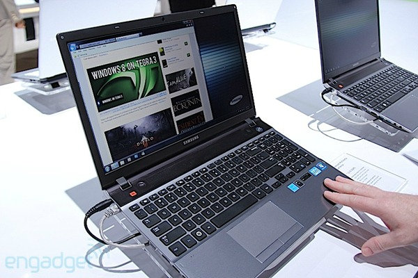 หลังจากเปิดตัวไปแล้ว 2-3 รุ่น ล่าสุด Samsung ได้เปิดเผยรายละเอียดพร้อมทั้งโชว์ตัว notebook ที่ออกแบบมาสำหรับนักเรียน นักศึกษาในชื่อซีรี่ย์ว่า Samsung Series 5 (ดีไซน์ใหม่)