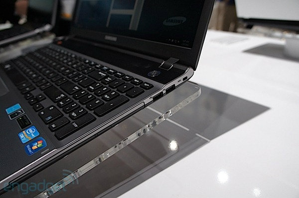 หลังจากเปิดตัวไปแล้ว 2-3 รุ่น ล่าสุด Samsung ได้เปิดเผยรายละเอียดพร้อมทั้งโชว์ตัว notebook ที่ออกแบบมาสำหรับนักเรียน นักศึกษาในชื่อซีรี่ย์ว่า Samsung Series 5 (ดีไซน์ใหม่)