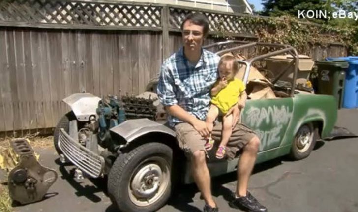 เด็กวัย 14 เดือน เอามือถือพ่อ กดประมูลรถยนต์ ใน eBay
