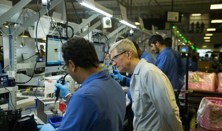 พลาด! Tim Cook ทวิตรูปสายการผลิต Mac แต่ระบบปฎิบัติการดันใช้งานเป็น Windows