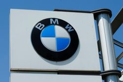 BMW วางแผนสุดล้ำนำเทรนด์สตาร์ทรถผ่านแอปฯ มือถือแทนกุญแจรถ