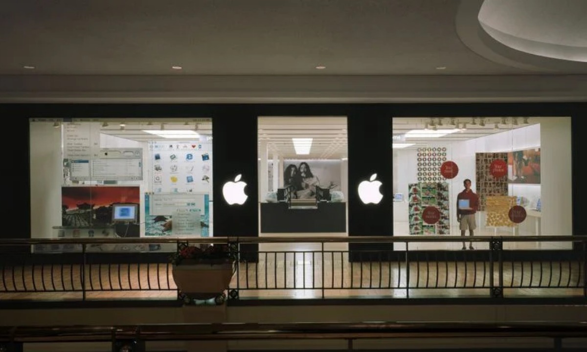 Apple Store สาขาแรกเข้าสู่การปรับปรุงใหม่และติดสโลแกน A New Chapter is Coming Soon