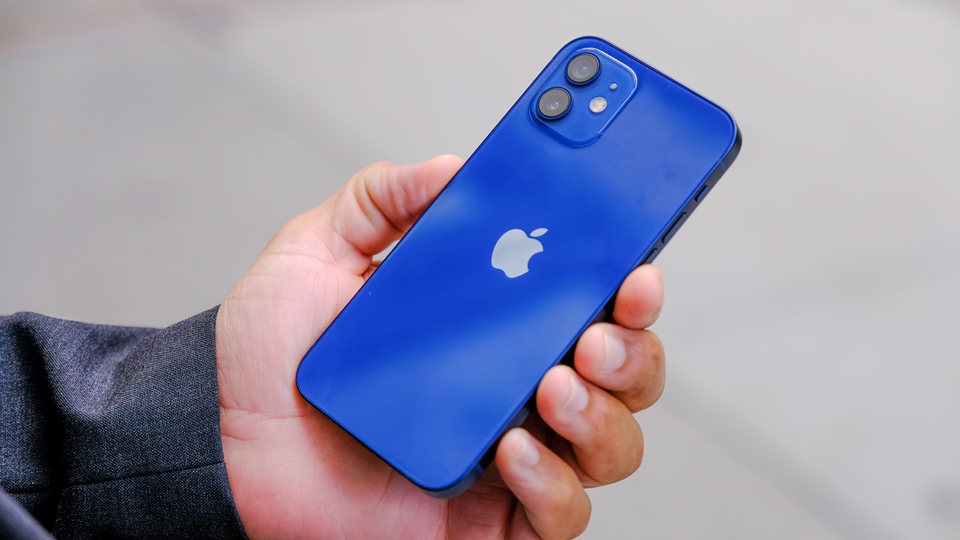 Apple iPhone 12 and 12 Pro review 