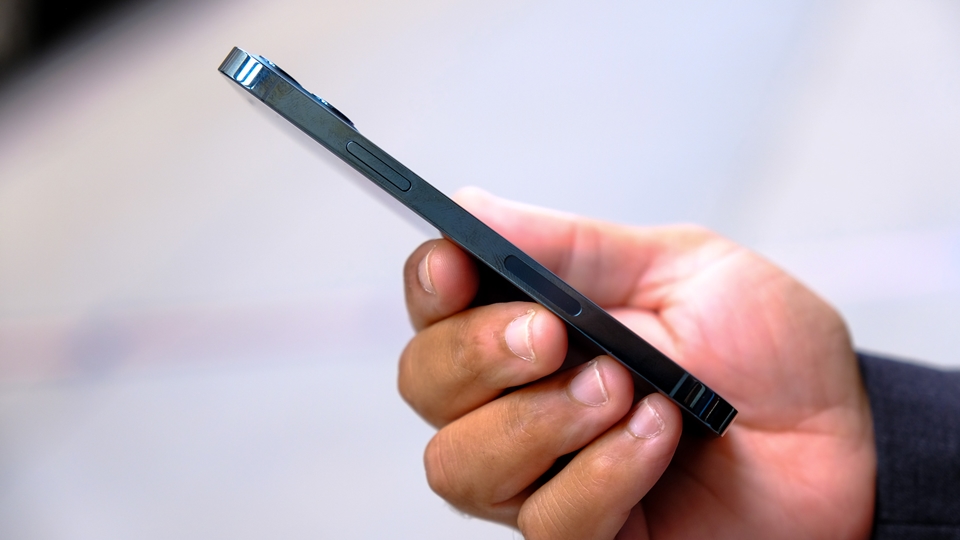 Apple iPhone 12 and 12 Pro review 