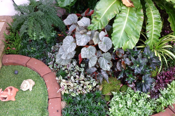 ทำทรายให้เด็กเล่นในสวน