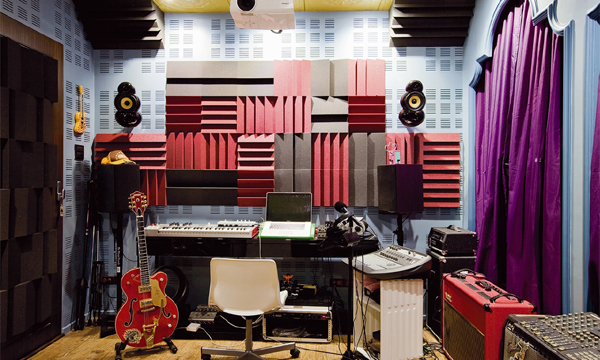 MUSIC LOVER’S CORNERS มุมสบายสไตล์คนรักเสียงดนตรี