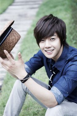 คิมฮยอนจุง (Kim Hyun Joong) แห่ง SS501 เตรียมคัมแบ็คมาดนักร้อง