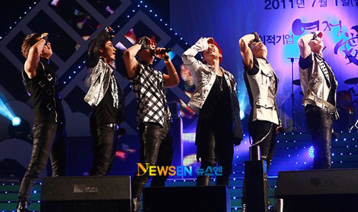 2PM ไตเติ้ล Hands Up กำลังถูกตรวจสอบจากกระทรวงฯ ว่าเหมาะกับเยาวชนหรือไม่
