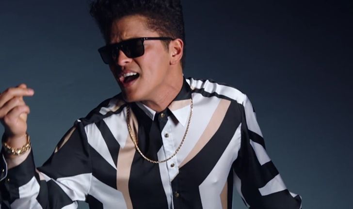 Bruno Mars โชว์สเต็ปแดนซ์ขั้นเทพในเพลงสุดเซ็กซี่ “That’s What I Like”