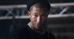 Pharrell Williams เป็นพรีเซนเตอร์ผู้ชายคนแรกของกระเป๋า CHANEL