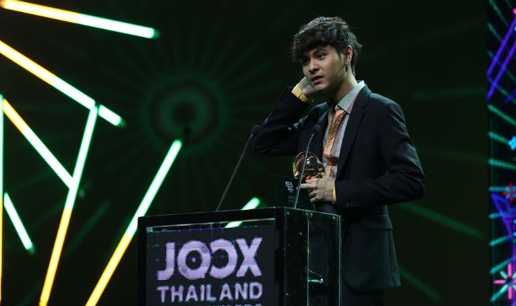 เหตุใด The TOYS จึงพูดอะไรไม่ออกตอนรับรางวัลศิลปินยอดนิยมแห่งปี JOOX Awards 2018 (คลิป)