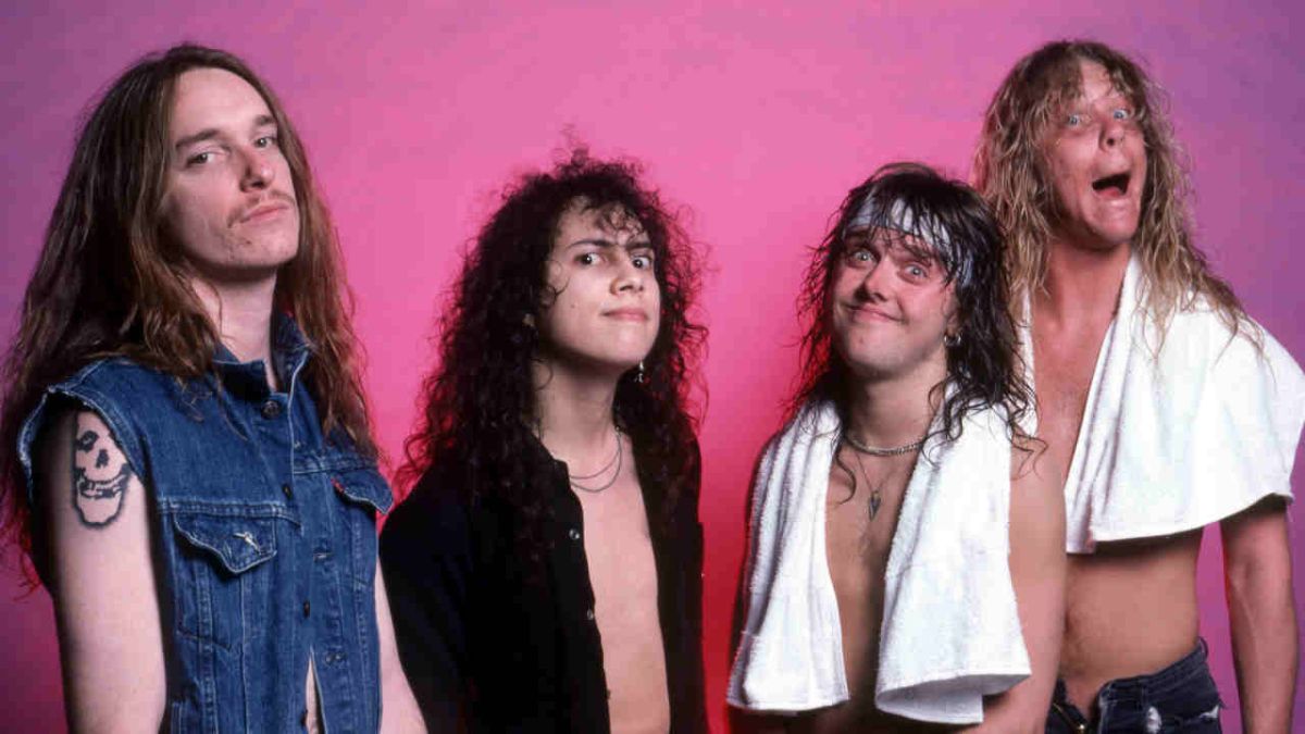 Metallica ในวัยละอ่อน จากซ้ายไปขวา คลิฟฟ์ เบอร์ตัน, เคิร์ก แฮมเม็ตต์, ลาร์ส อุลริก และ  เจมส์ เฮตฟิลด์