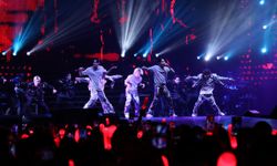 iKON ปล่อยเต็มแมกซ์ มันยกฮอลล์ในคอนเสิร์ตเวิลด์ทัวร์ TAKE OFF