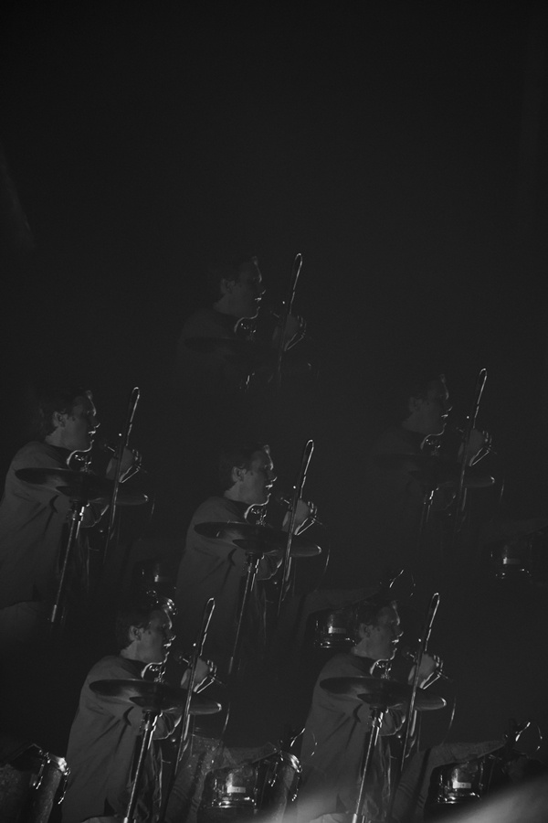 Rhye ชายผู้สะกดทุกคนให้นิ่งงันด้วยทุกสรรพเสียงบนเวที